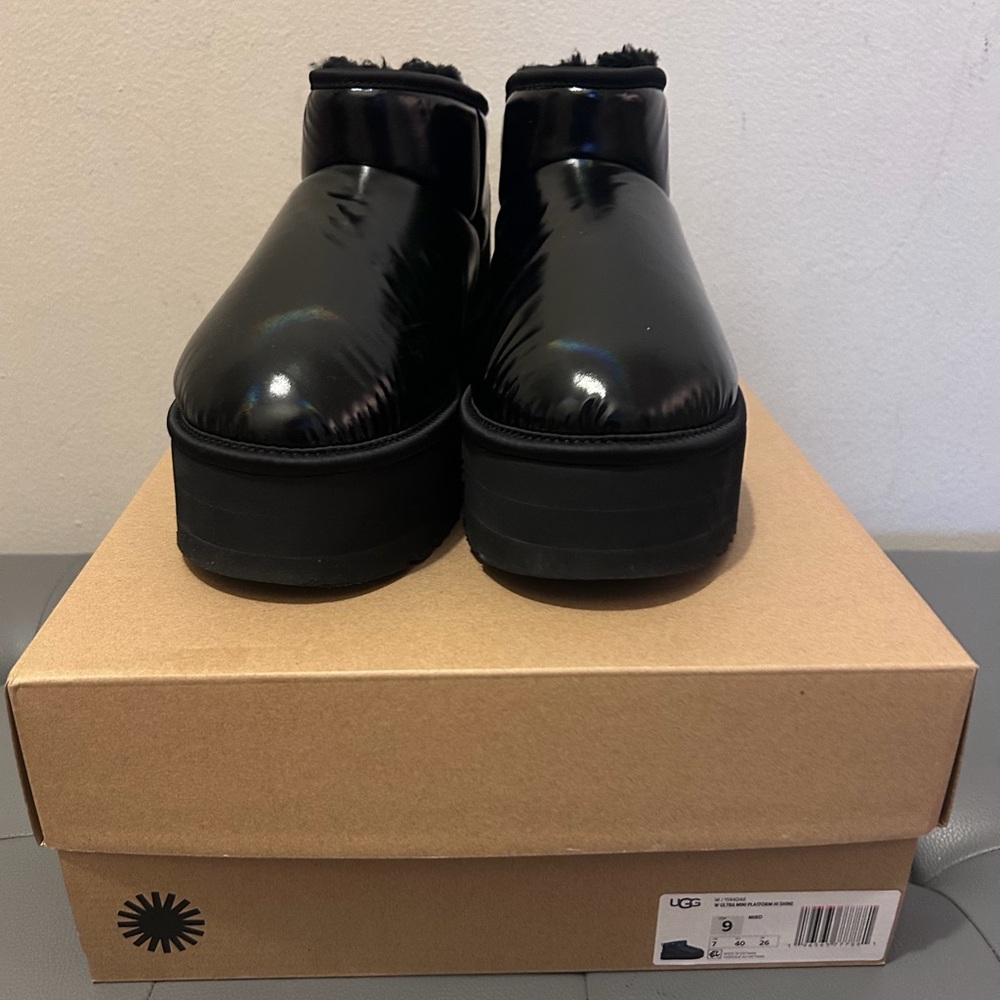 UGG Women’s Black Classic Ultra Shiny Mini Platform